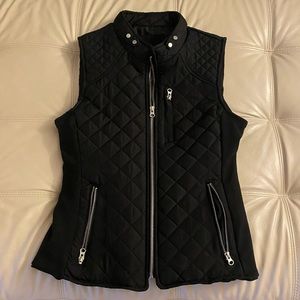 Me Jane black vest quilt medium